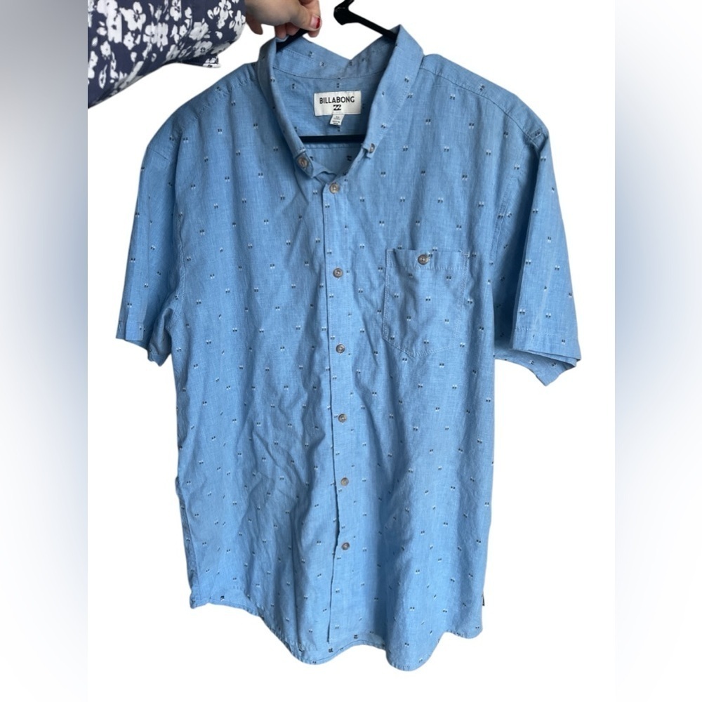 Billabong blue short sleeve casual button down shirt